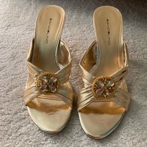 Bandolino Gold Heels NWOT